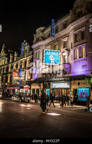 Thriller und Jamie in der Shaftesbury Avenue in Londons Theatreland. Stockfoto