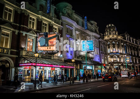 Thriller und Jamie in der Shaftesbury Avenue in Londons Theatreland. Stockfoto