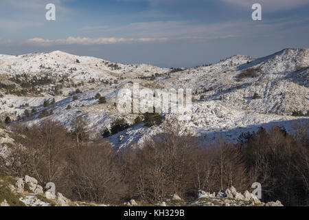 Kalkstein Berg Biokovo, Naturpark, Kroatien. Stockfoto