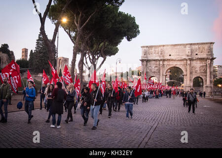 Rom, Italien. 11 Nov, 2017. Demonstration der kommunistischen Partei zur Hundertjahrfeier der sowjetischen Revolution am 11. November 2017 in Rom, Italien. Credit: Andrea ronchini/Pacific Press/alamy leben Nachrichten Stockfoto