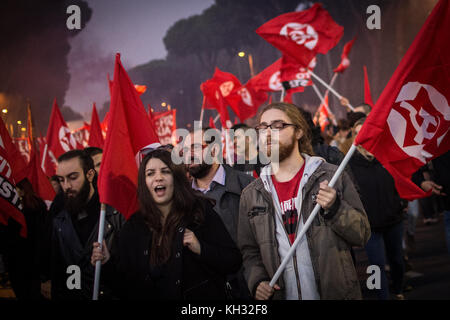 Rom, Italien. 11 Nov, 2017. Demonstration der kommunistischen Partei zur Hundertjahrfeier der sowjetischen Revolution am 11. November 2017 in Rom, Italien. Credit: Andrea ronchini/Pacific Press/alamy leben Nachrichten Stockfoto