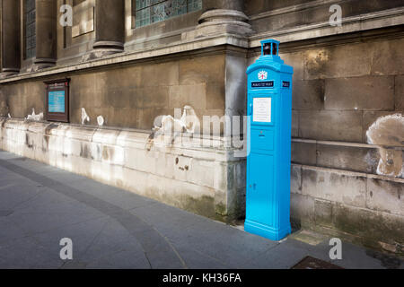 Alten Polizei blauen öffentlichen Post, Guildhall Hof, City of London, UK Stockfoto