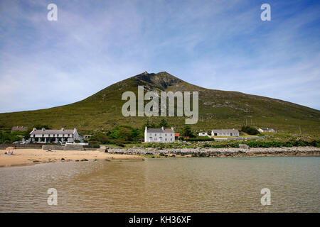 Slievemore Mountain aus der Silver Strand Dugort Strand im Norden Dugort Achill Island, County Mayo, Irland gesehen Stockfoto