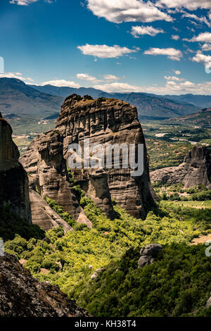 Meteora, Klöster auf riesigen Felsen, in der Nähe der Kalampáka in Griechenland Stockfoto