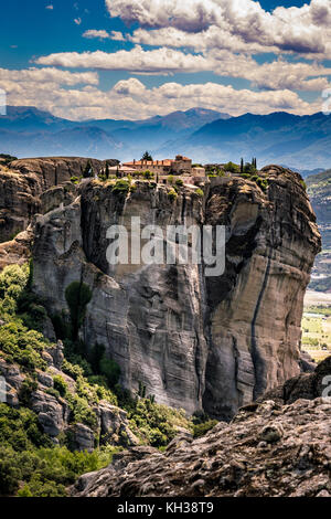 Meteora, Klöster auf riesigen Felsen, in der Nähe der Kalampáka in Griechenland Stockfoto
