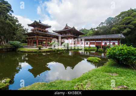 Schöne byodo-in Tempel mit der Koolau Berge im Tal der Tempel auf Oahu, Hawaii Stockfoto