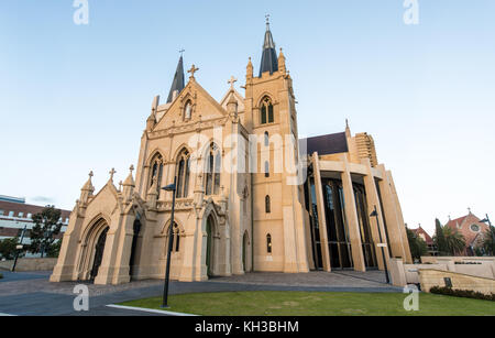 Der St. Mary Cathedral, Perth bei Nacht. offiziell die Kathedrale der Unbefleckten Empfängnis der seligen Jungfrau Maria, ist die Kathedrale Kirche des Stockfoto