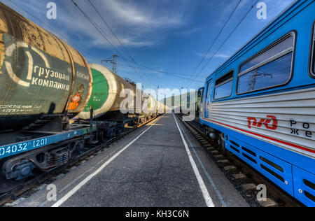 Nach sljudjanka Bahnhof auf der Transsibirischen Eisenbahn. Die circum-baikal Eisenbahn - eine historische Eisenbahn entlang des Baikalsees in Irkutsk re Stockfoto