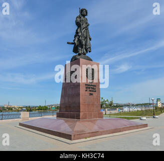 Denkmal für den Gründer der Stadt Irkutsk, am Ufer des Flusses Angara in Irkutsk. mit der Inschrift "1661 Gründer von Irkutsk aus der Stockfoto