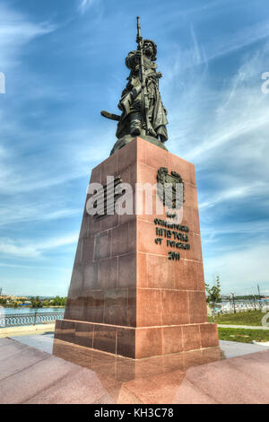 Denkmal für den Gründer der Stadt Irkutsk, am Ufer des Flusses Angara in Irkutsk. mit der Inschrift "1661 Gründer von Irkutsk aus der Stockfoto