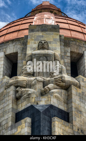 Skulpturen der Denkmal für die mexikanische Revolution (Monumento a la Revolución mexicana). in Platz der Republik in Mexiko City im Jahr 1936 erbaut. Stockfoto