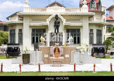 Die Statue von König Rama VI., Royal Phaya Thai Palast, Bangkok, Thailand Stockfoto