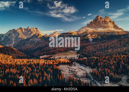 Luftbild des Nationalpark Tre Cime di Lavaredo. Ort Auronzo und Misurina, Dolomiti Alpen, Südtirol, Italien, Europa. Stockfoto