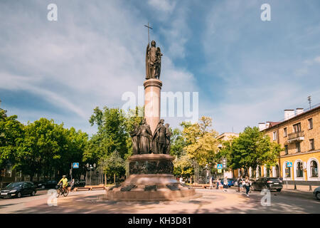 Brest, Belarus - Juni 6, 2017: Blick von Millennium Monument von Brest an der Kreuzung der sovietskaya und Gogol Straße im sonnigen Sommertag. Die monum Stockfoto