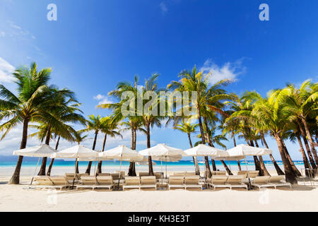 Einen sonnigen Tag in Boracay White Beach Strip Stockfoto