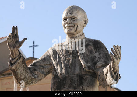 Statue von Papst Jean-Paul II., Fourviere Basilika, Lyon, Frankreich Stockfoto