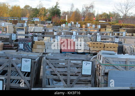 Garten Center voll von harten Materialien Garten zu bauen Stockfoto