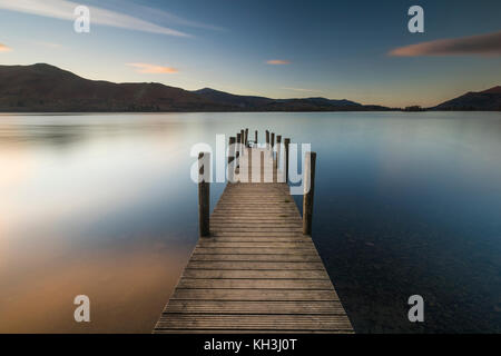 Landschaft Foto des berühmten Pier auf der Derwent Water in der Nähe von Keswick Stockfoto