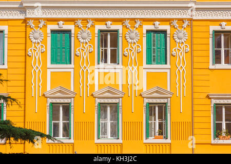 Triest Italien Stadt, bunten Jugendstil Gebäude aus dem späten 19. Jahrhundert im Zentrum von Triest, Italien Stockfoto