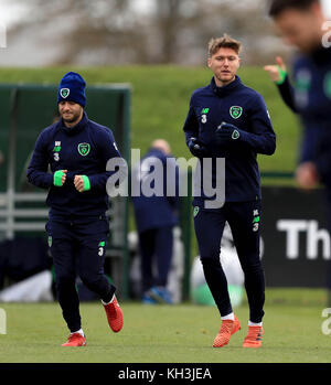 Wes Hoolahan (links) und Jeff Hendrick während einer Schulung im FAI National Training Centre in Dublin. Stockfoto