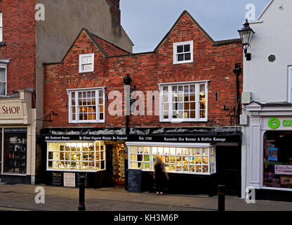 Die älteste Apotheke in England, Knaresborough, North Yorkshire, England, Großbritannien Stockfoto