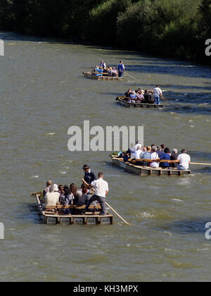 Rafting auf dem Fluss Dunajec in Cerveny Klastor, Presovsky kraj, Slowakei, Europa Stockfoto