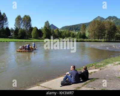 Rafting auf dem Fluss Dunajec in Cerveny Klastor, Presovsky kraj, Slowakei, Europa Stockfoto