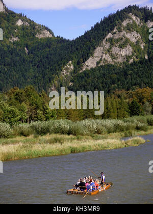 Rafting auf dem Fluss Dunajec in Cerveny Klastor, Presovsky kraj, Slowakei, Europa Stockfoto