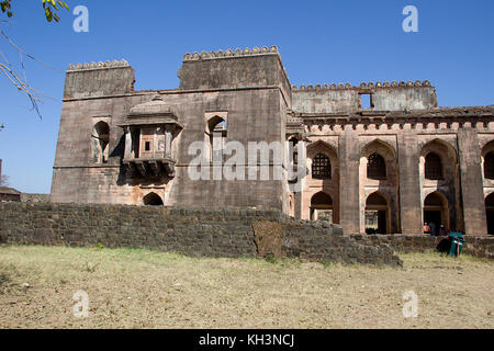 Der Teil der hindola Mahal oder Schwingen Palast von mandu in Madhya Pradesh, Indien, Asien Stockfoto