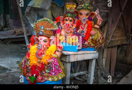 Hindu Gott ganesha Götzen auf Anzeige zum Verkauf für die bevorstehenden Festtage an einem Ort Straße in Kalkutta, Indien. Stockfoto