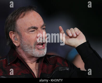 Washington, DC - 3. JULI: Neil Diamond während EINES "Capitol Fourth 2013 Independence Day"-Konzerts in der National Mall am 3. Juli 2013 in Washington, DC. Kredit: MPI34/MediaPunch Inc Stockfoto