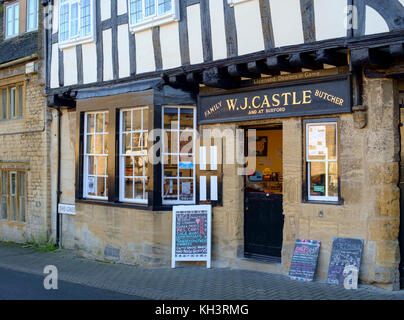 Northleach, eine klassische Cotswold Village in Gloucestershire England Großbritannien schloss Metzger Stockfoto