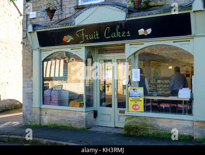 Northleach, eine klassische Cotswold Village in Gloucestershire England UK Obst Kuchen shop Stockfoto