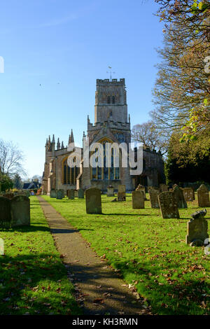 Northleach, eine klassische Cotswold Village in Gloucestershire England UK Kirche St. Peter und Paul Stockfoto