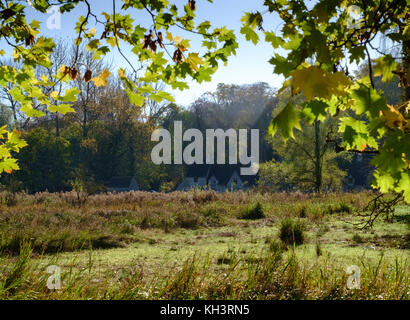 Bibury ist eine klassische kleine Cotswold Village in Gloucesteshire England Großbritannien Stockfoto