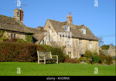 Bibury ist eine klassische kleine Cotswold Village in Gloucesteshire England Großbritannien Stockfoto