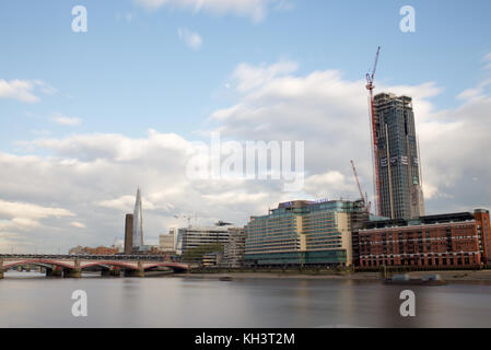 Lange Exposition der South Bank Tower im Bau in London Stockfoto