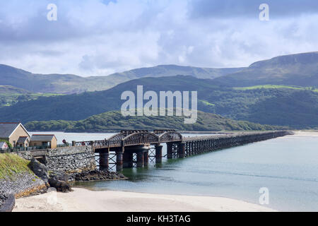 Barmouth Eisenbahnbrücke über mawddach Estuary für die Cambrian Coast Railway Line, Snowdonia Abstand, Pwllheli, Gwynedd, Wales, Großbritannien Stockfoto