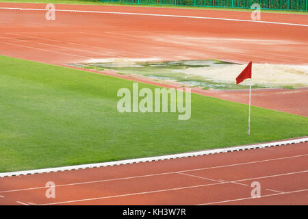 Fußball-Feld mit roter Flagge auf Conner Stockfoto