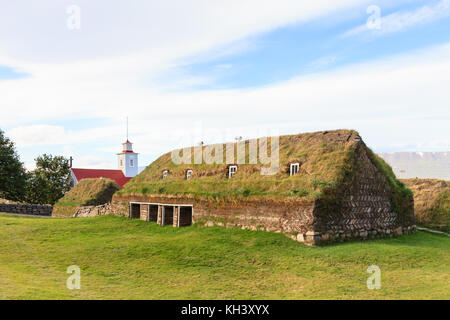 Laufas ist ein alter Gutshof in Island. Die turf Farm House wurde zwischen 1866 und 1870 gebaut. Stockfoto