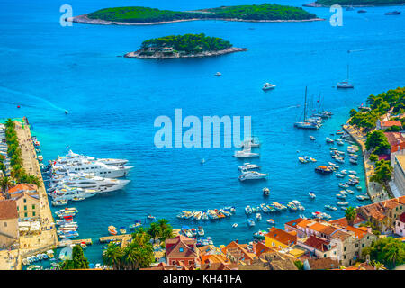 Luftaufnahme auf farbenfrohe mediterrane Landschaft in Kroatien, Insel Hvar.pa Stockfoto