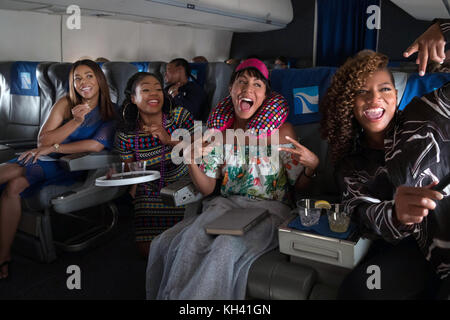 Girls Trip ist ein US-amerikanischer Comedy-Film aus dem Jahr 2017 unter der Regie von Malcolm D. Lee und geschrieben von Kenya Barris und Tracy Oliver, aus einer Geschichte von The Pair und Erica Rivinoja, die das Drehbuch von ihren eigenen Erfahrungen mit ihren weiblichen Freunden ablegte. Dieses Foto dient nur der redaktionellen Verwendung und ist das Copyright der Filmgesellschaft bzw. des Fotografen, die von der Film- oder Produktionsfirma zugewiesen wurden und nur durch Veröffentlichungen in Verbindung mit der Förderung des oben genannten Films reproduziert werden können. Eine obligatorische Gutschrift an die Filmgesellschaft ist erforderlich. Der Fotograf sollte auch, wenn bekannt, gutgeschrieben werden. Stockfoto