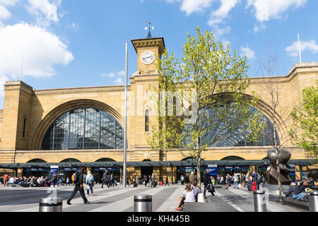 King's Cross Station London, Eingang und Platz Stockfoto