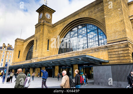 King's Cross Station London, Eingang und Platz Stockfoto