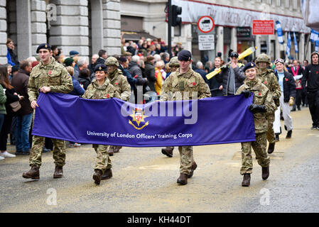 UNIVERSITY OF LONDON OFFIZIERSTRAINING CORPS bei der Lord Mayor's Show Prozession Parade entlang Cheapside, London Stockfoto