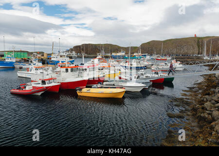 Kleine Boote im Hafen von Stykkishólmur, Snaefellsness Halbinsel, Island Stockfoto