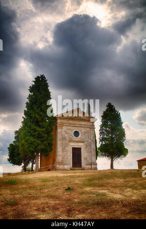 Blick auf die Kapelle Unserer Lieben Frau von vitaleta, San Quirico d'Orcia, Toskana, Italien Stockfoto