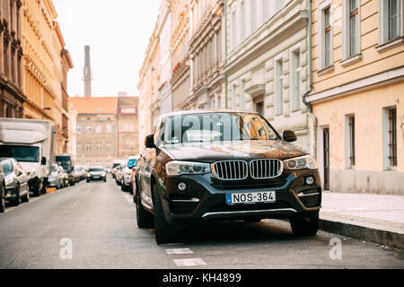 Prag, Tschechische Republik - 23. September 2017: Vorderansicht des schwarzen BMW X6 f16 Auto in der Straße geparkt. Auto der zweiten Generation Stockfoto