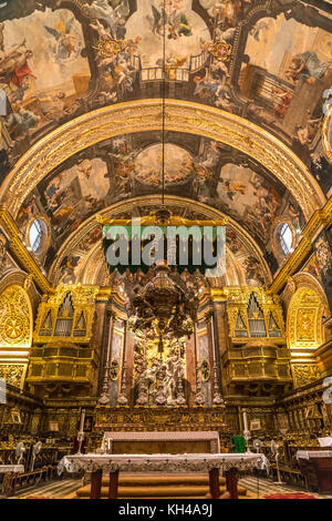 Innenraum und Altar der römisch-katholischen St. John's Co-Cathedral, Valletta, Malta Stockfoto