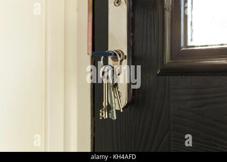 In der Nähe der Taste in Schwarz composite Haustür Stockfoto